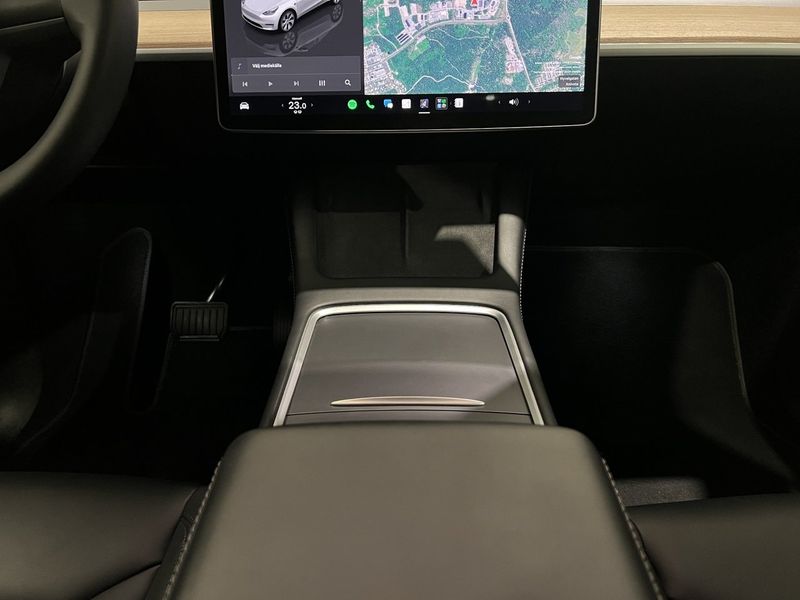 Tesla Model Y bild 17