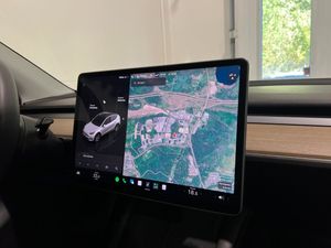Tesla Model Y bild 21