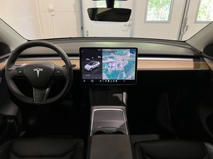 Tesla Model Y bild 15