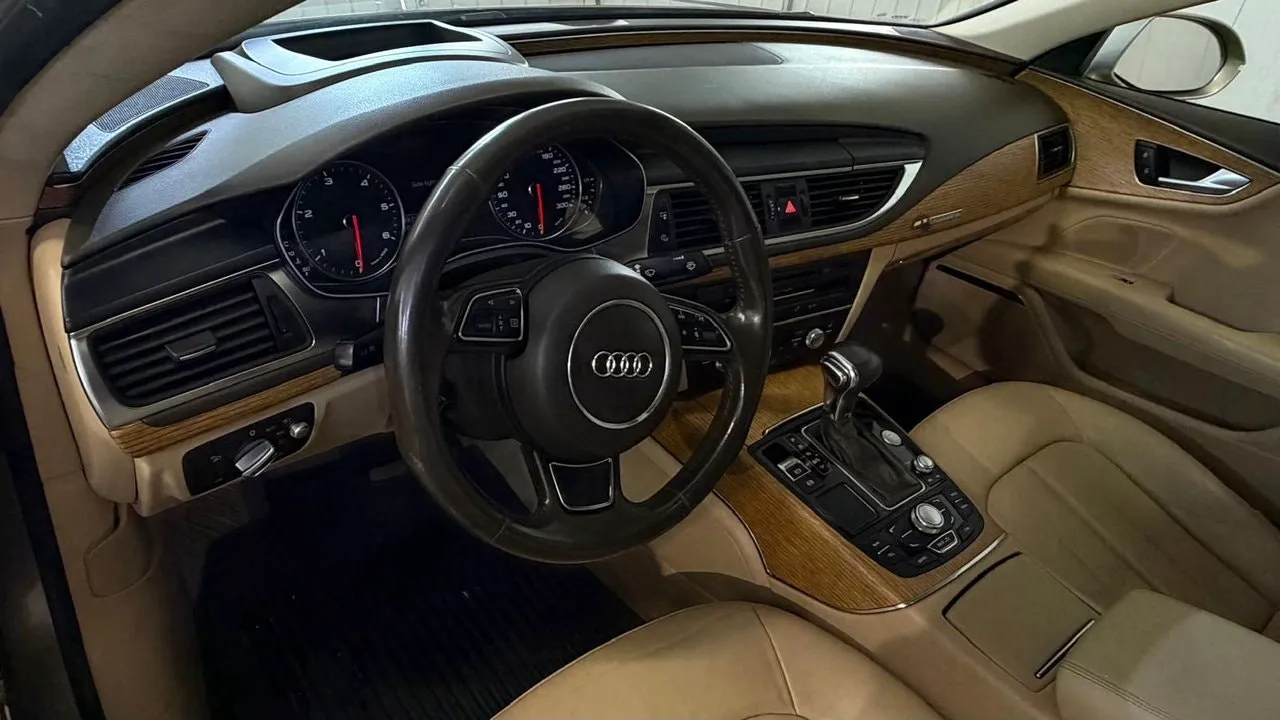 Vehicle image 14