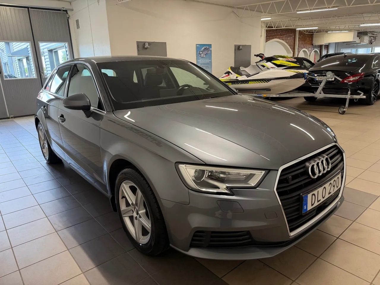 Vehicle image 4