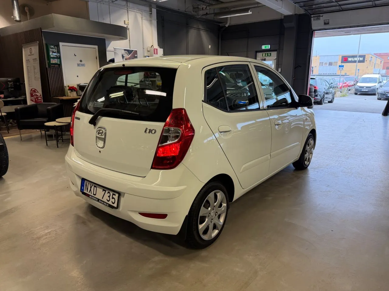 Vehicle image 4