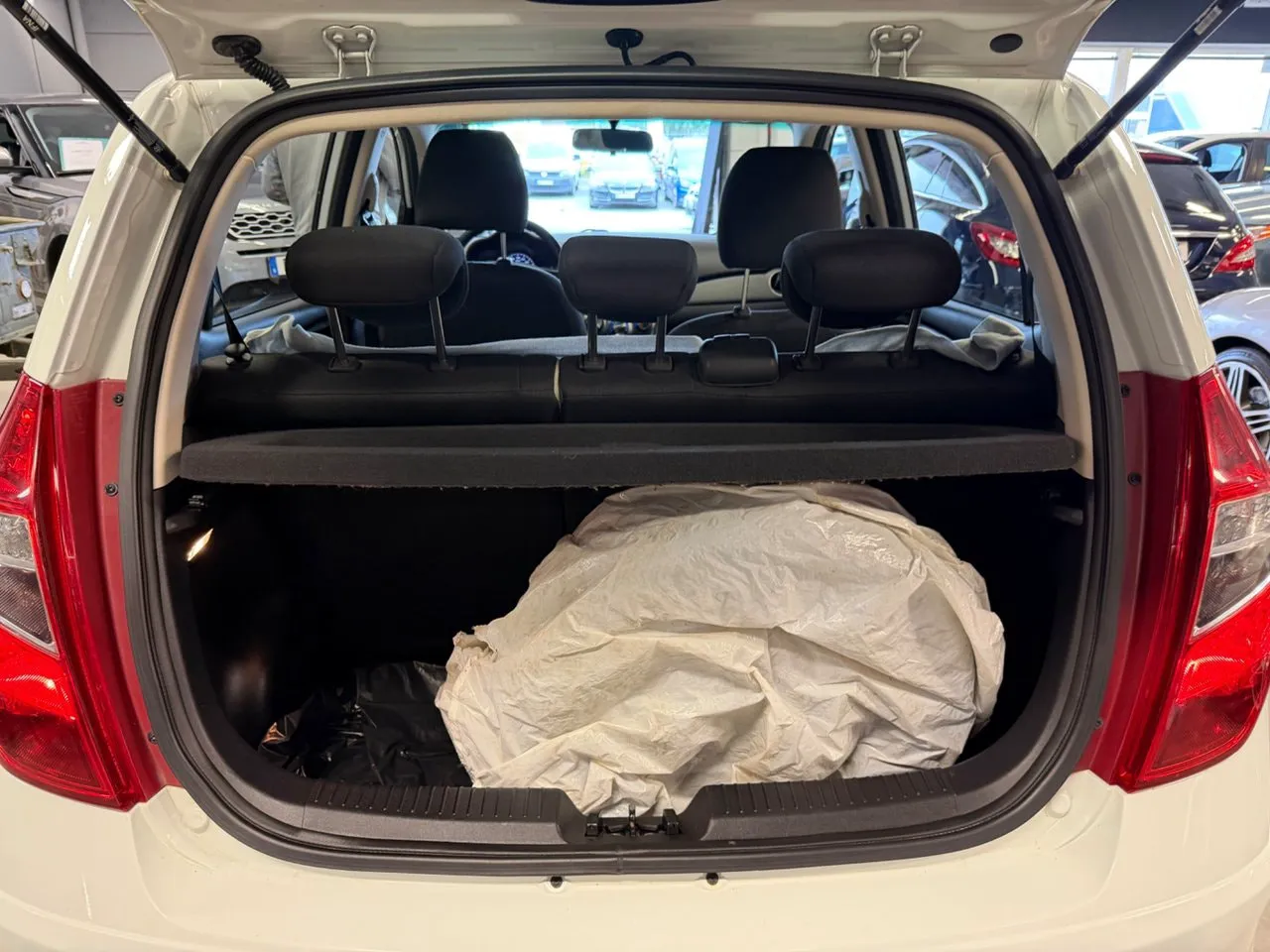 Vehicle image 21