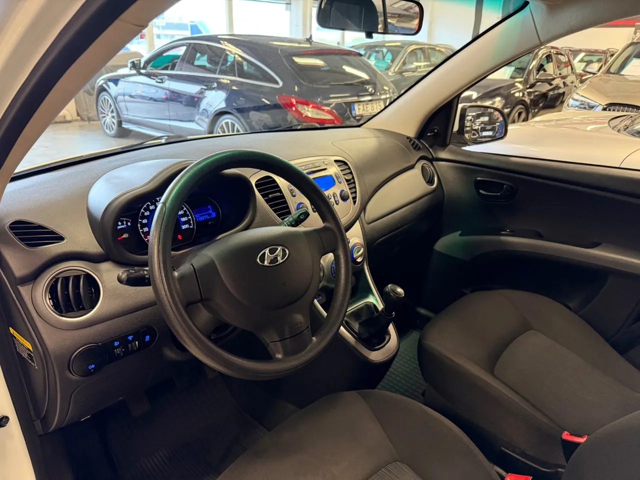 Vehicle image 10