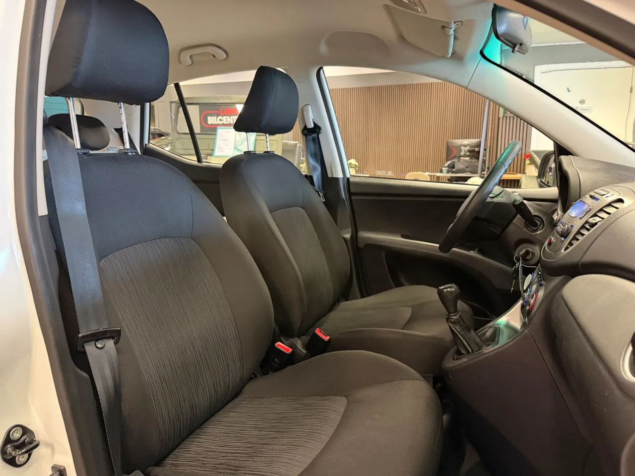 Vehicle image 20