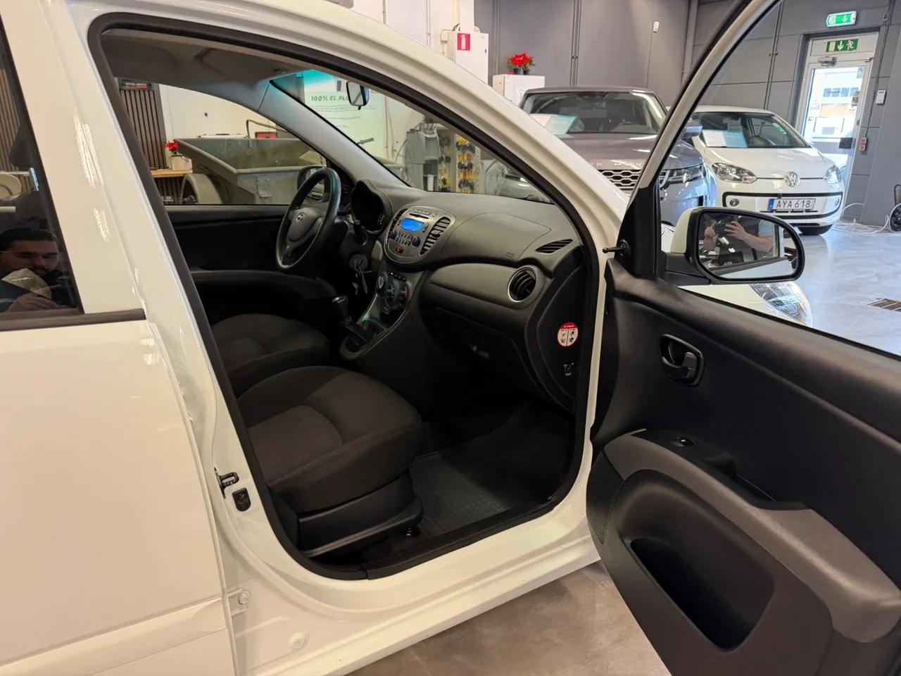 Vehicle image 15