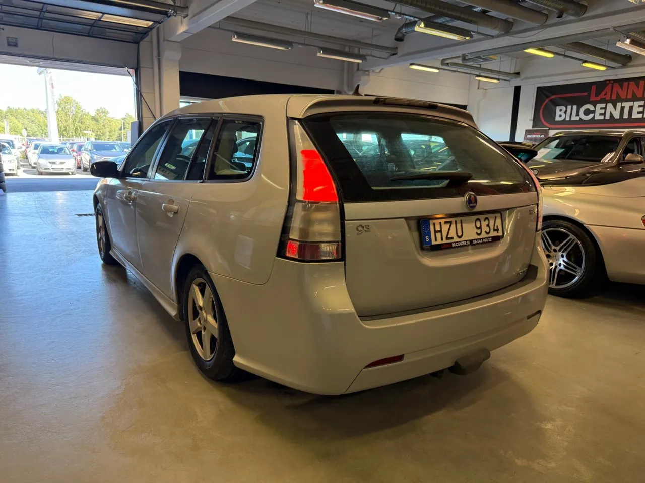 Vehicle image 6