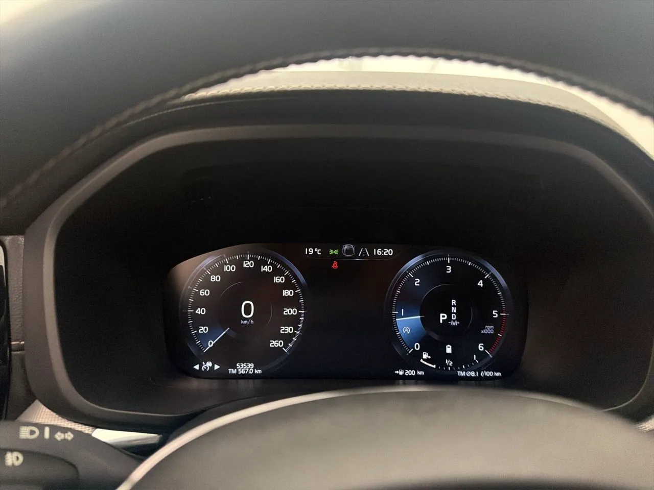 Vehicle image 16