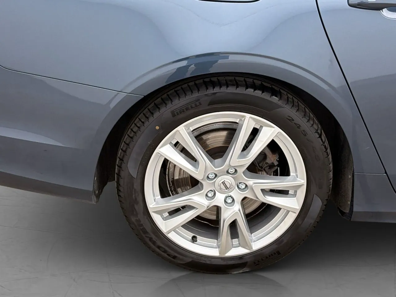 Vehicle image 30