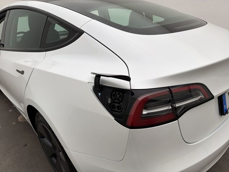Tesla Model 3 bild 33