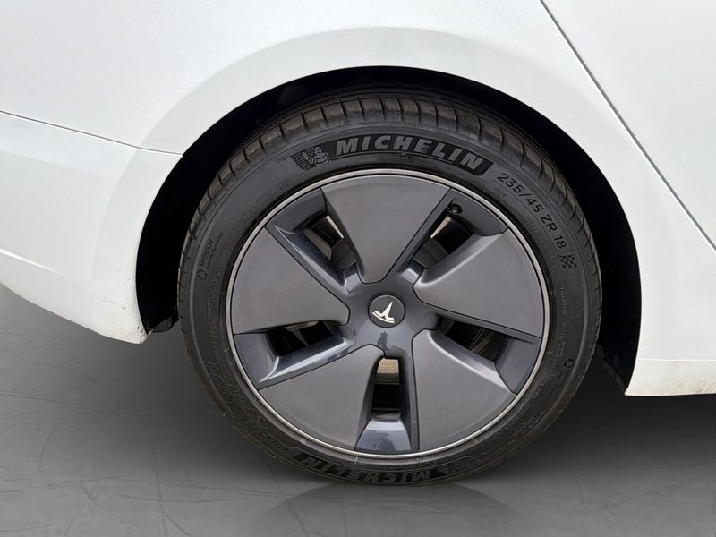 Tesla Model 3 bild 31