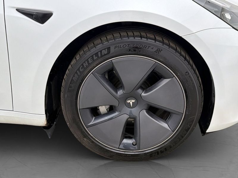 Tesla Model 3 bild 32
