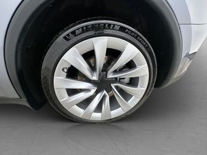Tesla Model Y bild 31