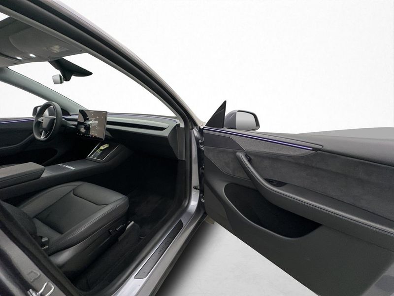 Tesla Model Y bild 25