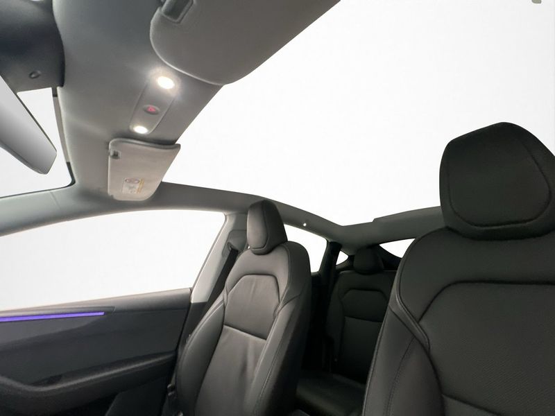 Tesla Model Y bild 12