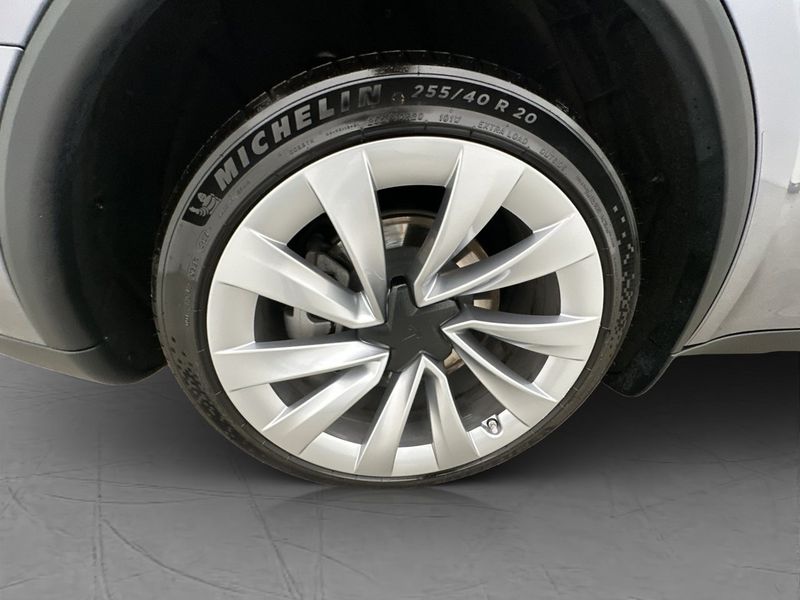 Tesla Model Y bild 32