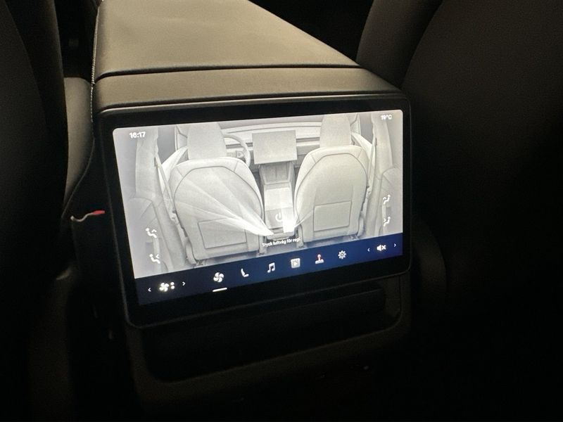 Tesla Model Y bild 24