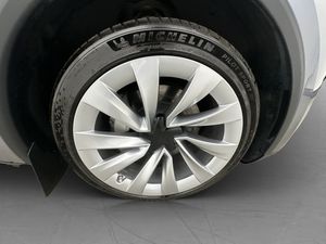 Tesla Model Y bild 33