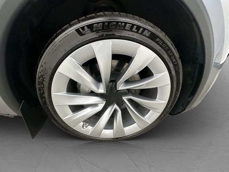 Tesla Model Y bild 33