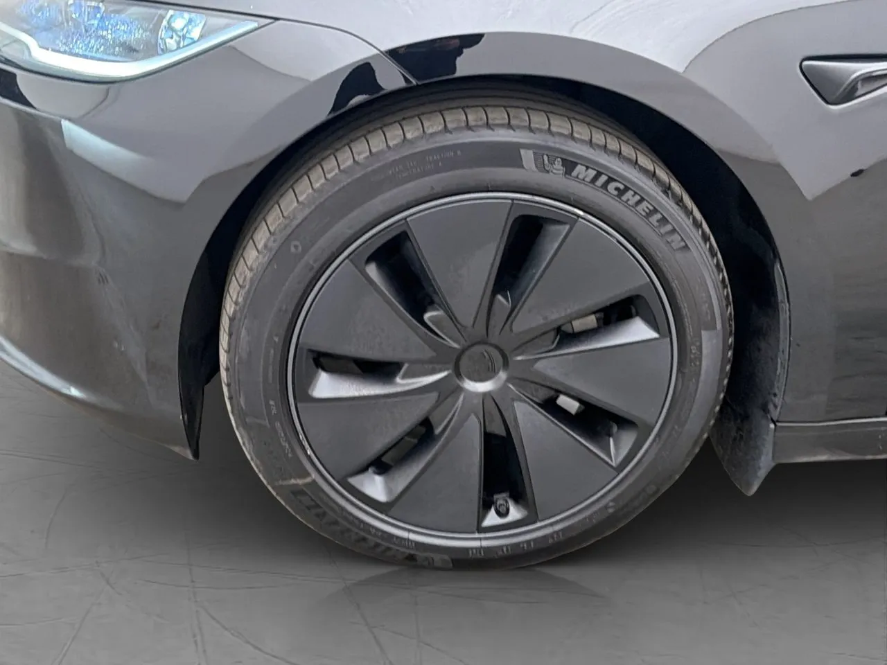 Vehicle image 33