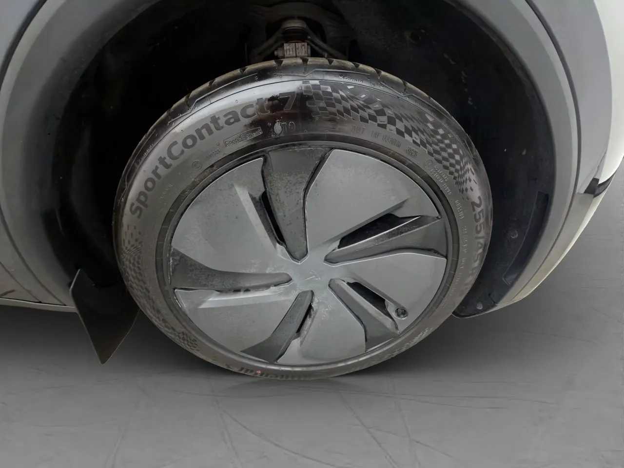 Vehicle image 32