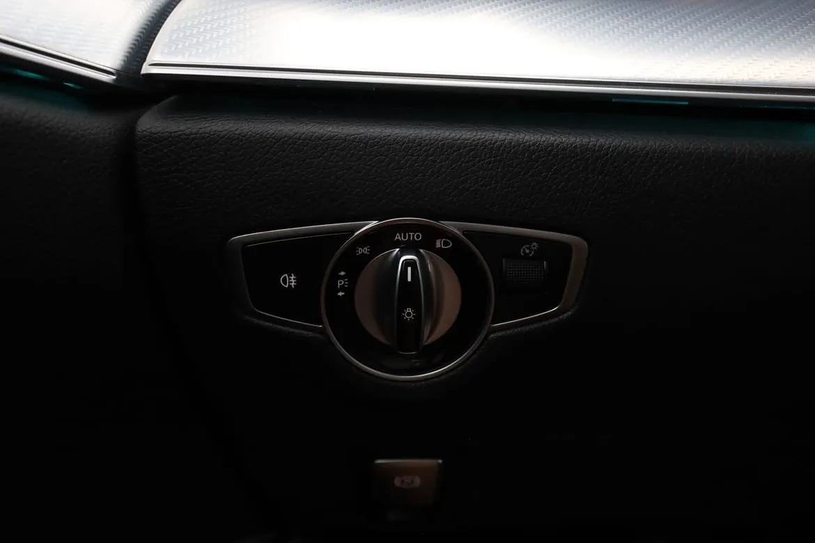 Vehicle image 28