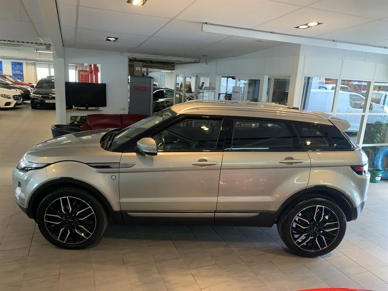 Vehicle image 3