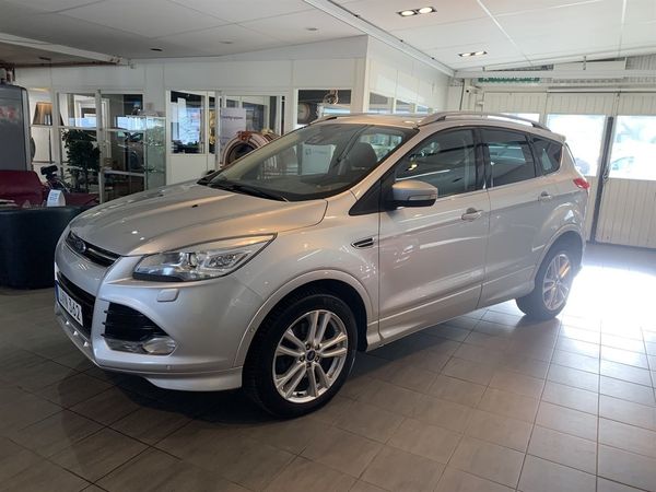 Ford Kuga 2.0 TDCi AWD Powershift, 150hk Titanium X - 2016