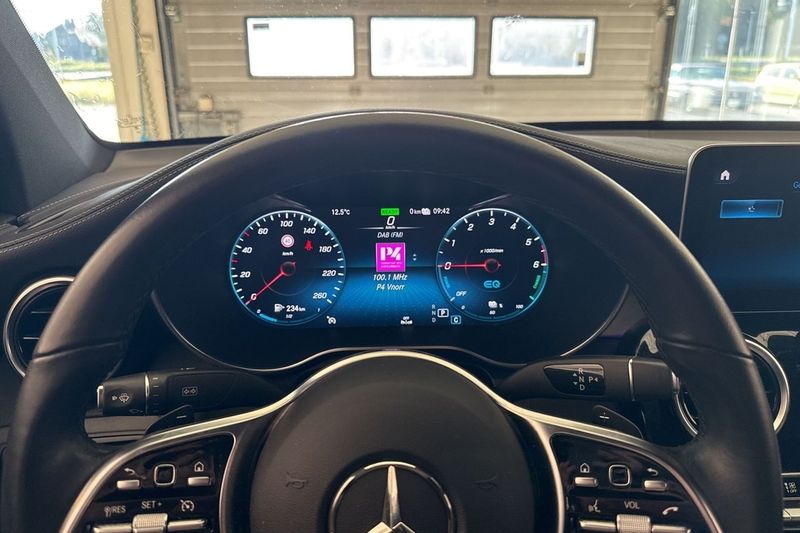 Mercedes GLC300 bild 11