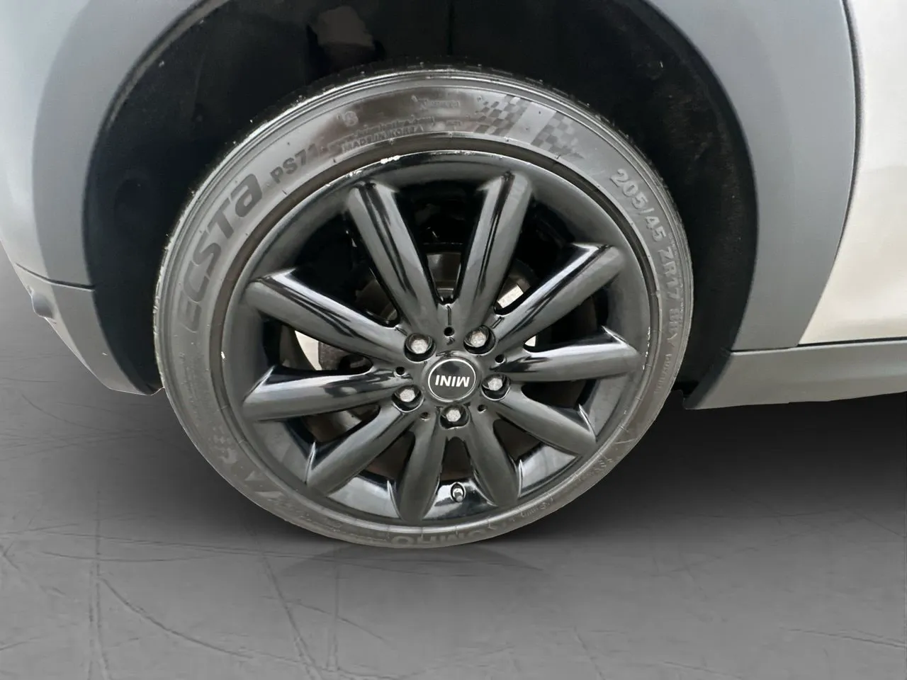 Vehicle image 28