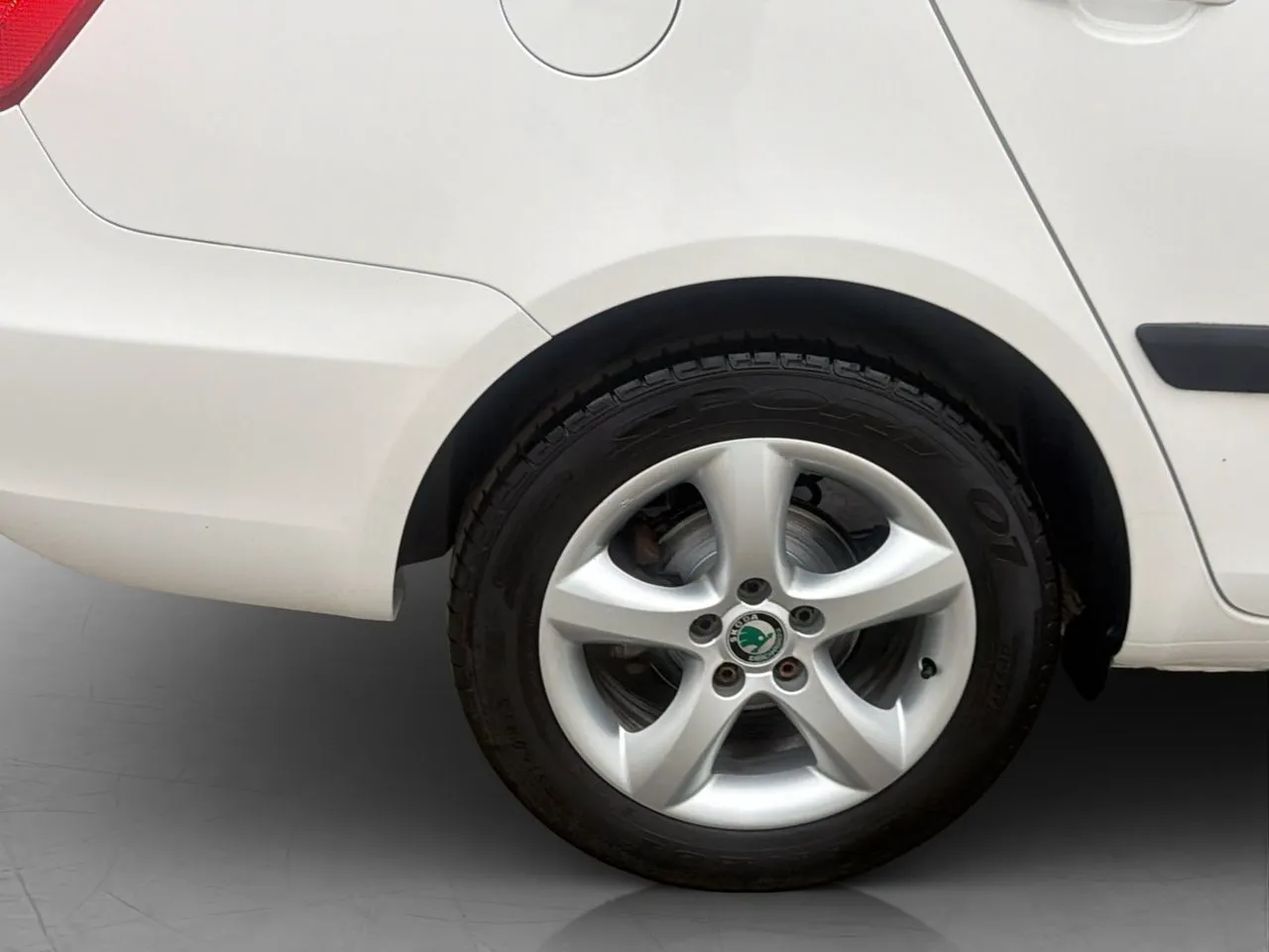 Vehicle image 18