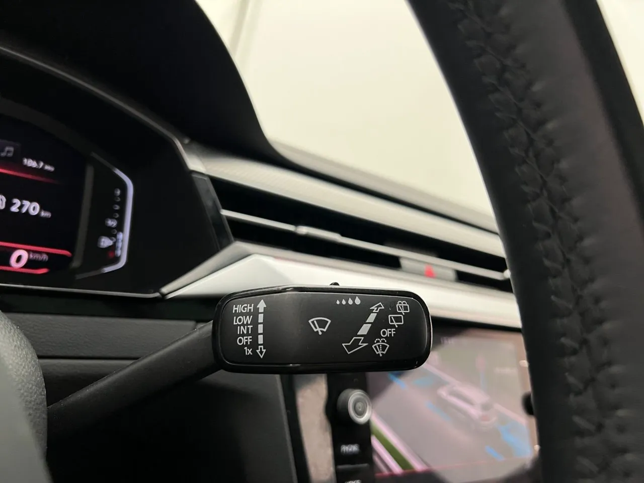 Vehicle image 27