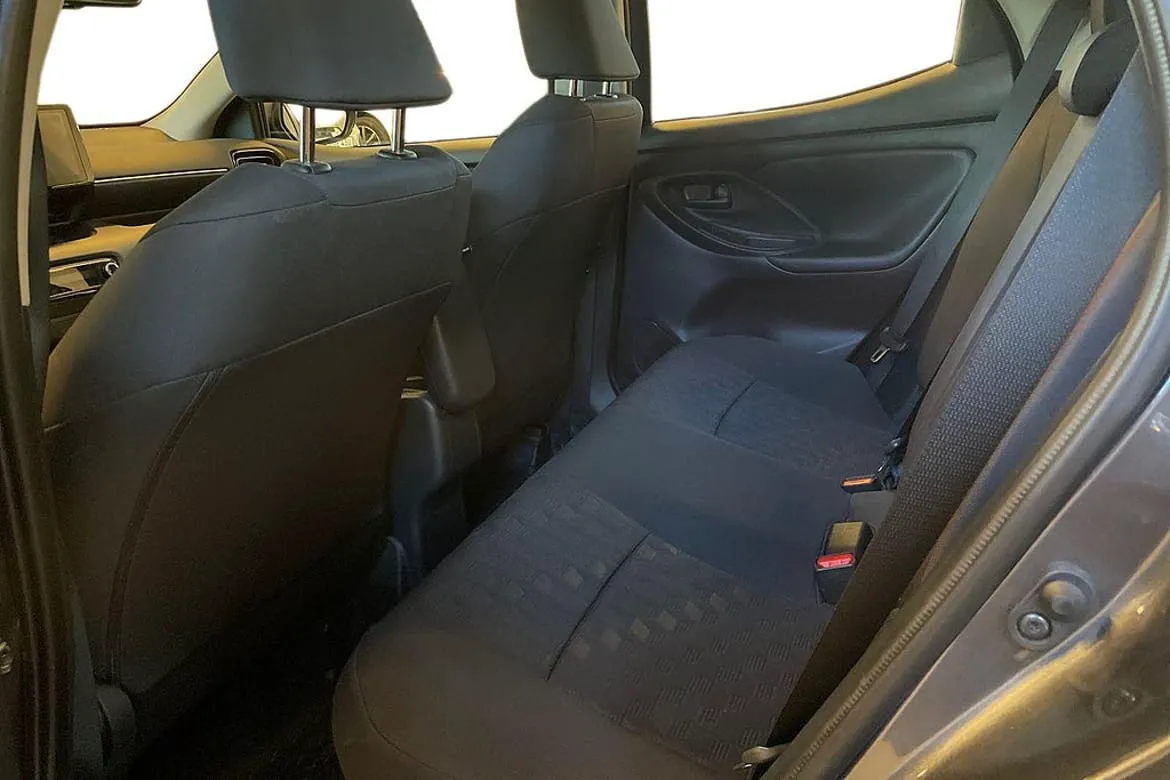 Vehicle image 10