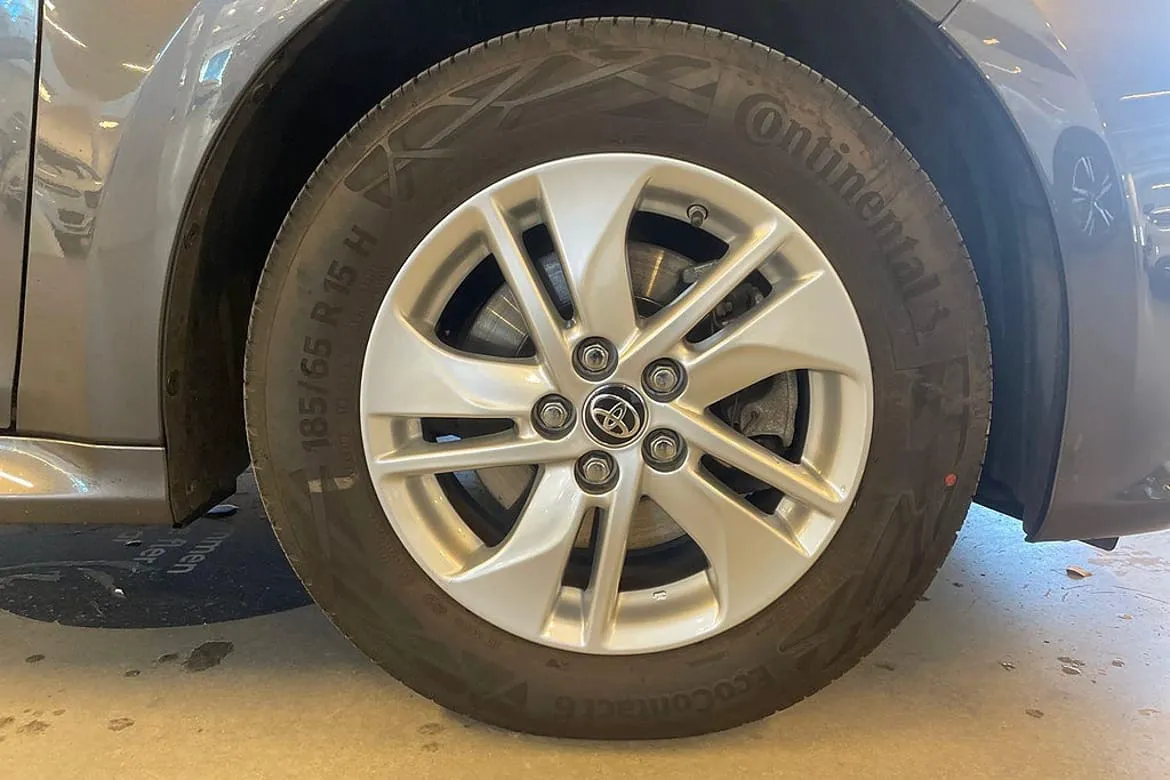 Vehicle image 16
