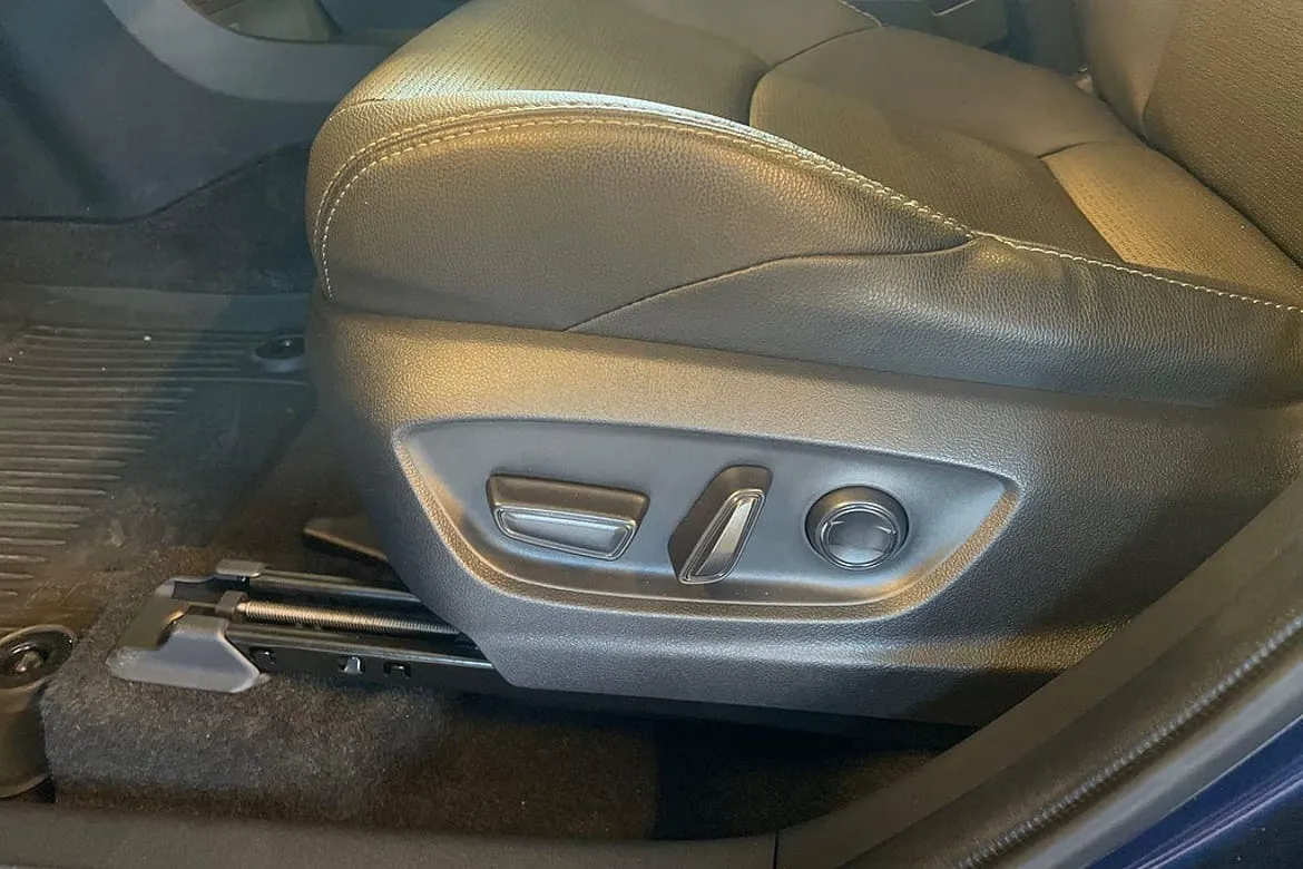 Vehicle image 18