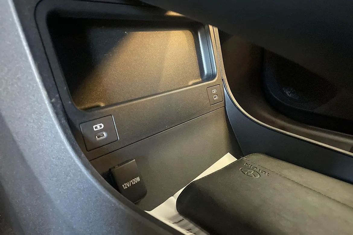 Vehicle image 22