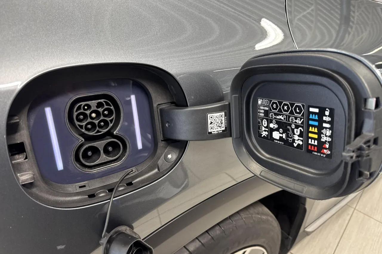 Vehicle image 31