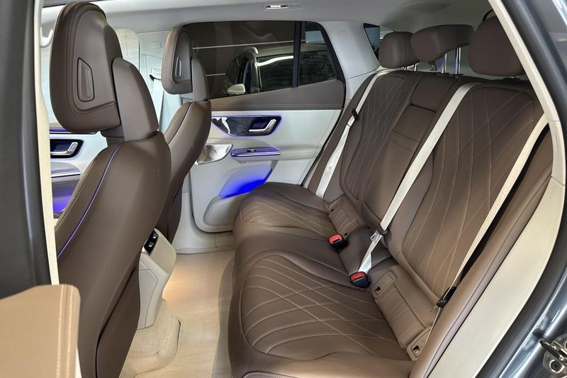 Mercedes EQE43 SUV bild 16