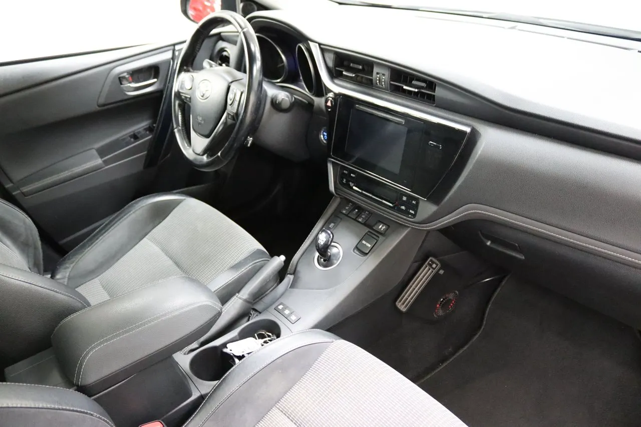 Vehicle image 16