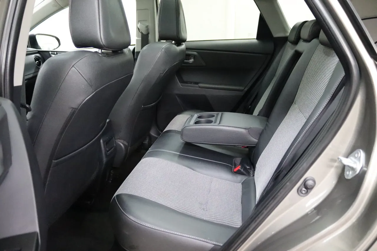 Vehicle image 14
