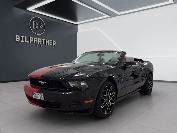 Ford Mustang V6 Convertible - 2011