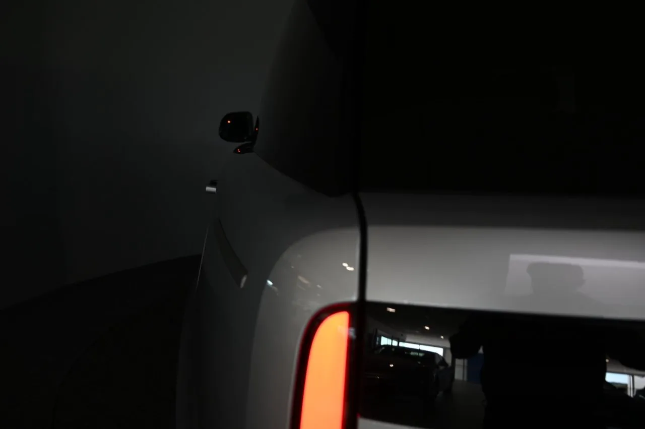 Vehicle image 23