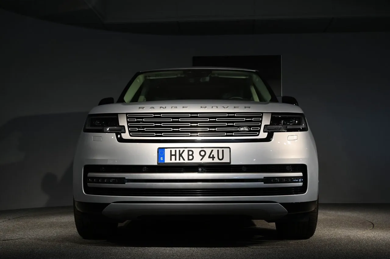 Vehicle image 8