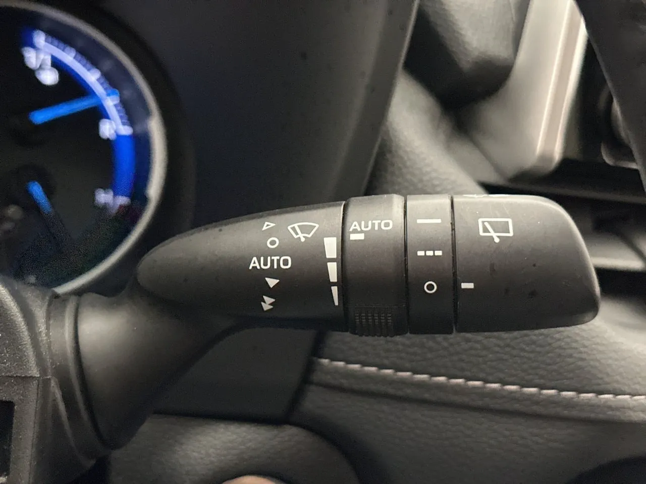 Vehicle image 27