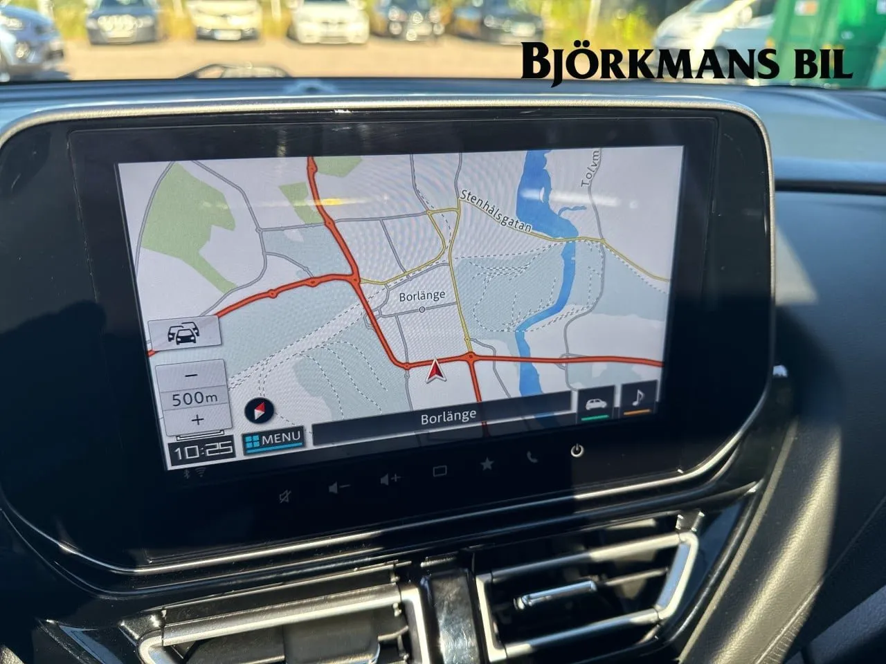Vehicle image 10