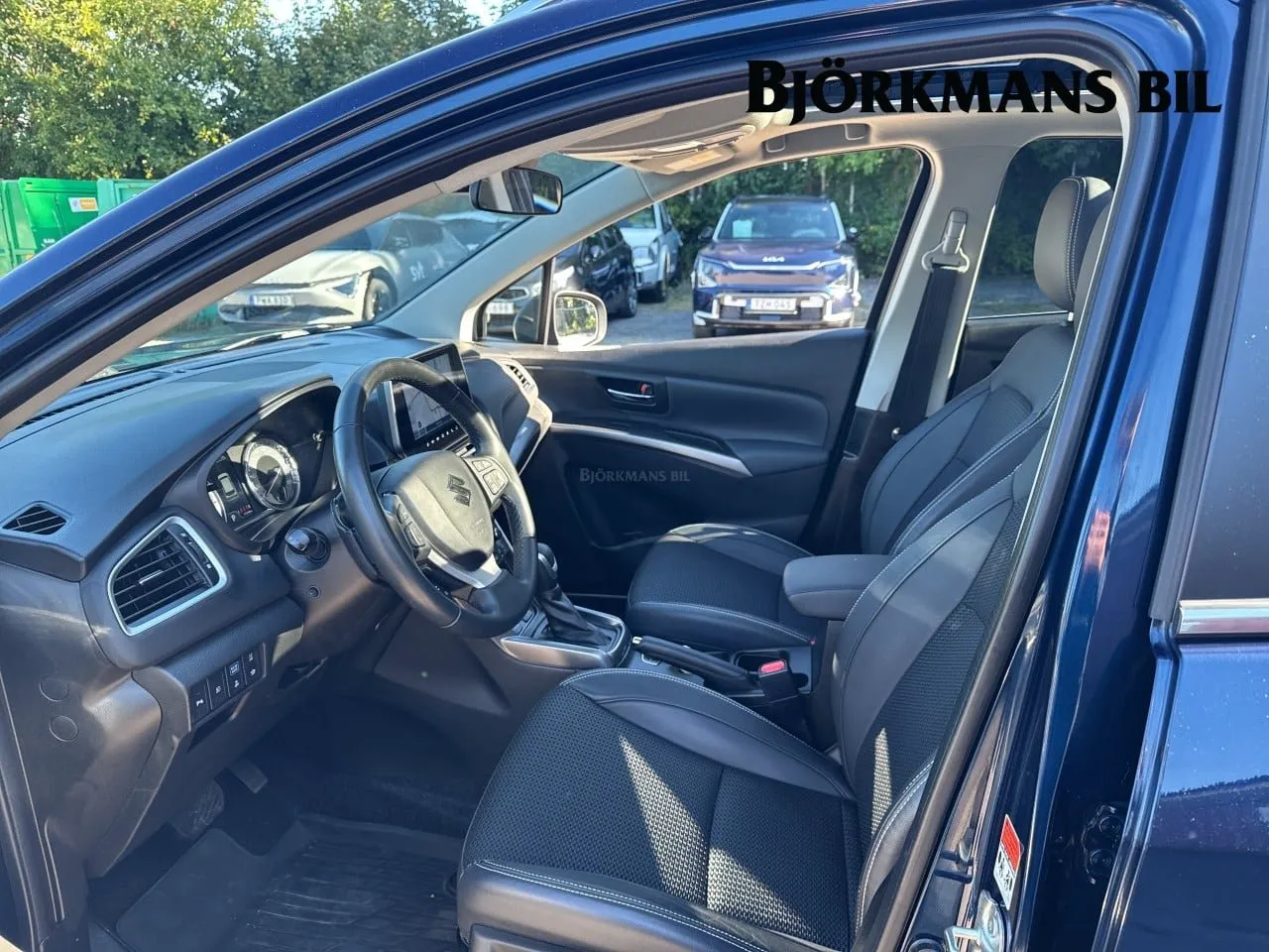 Vehicle image 7