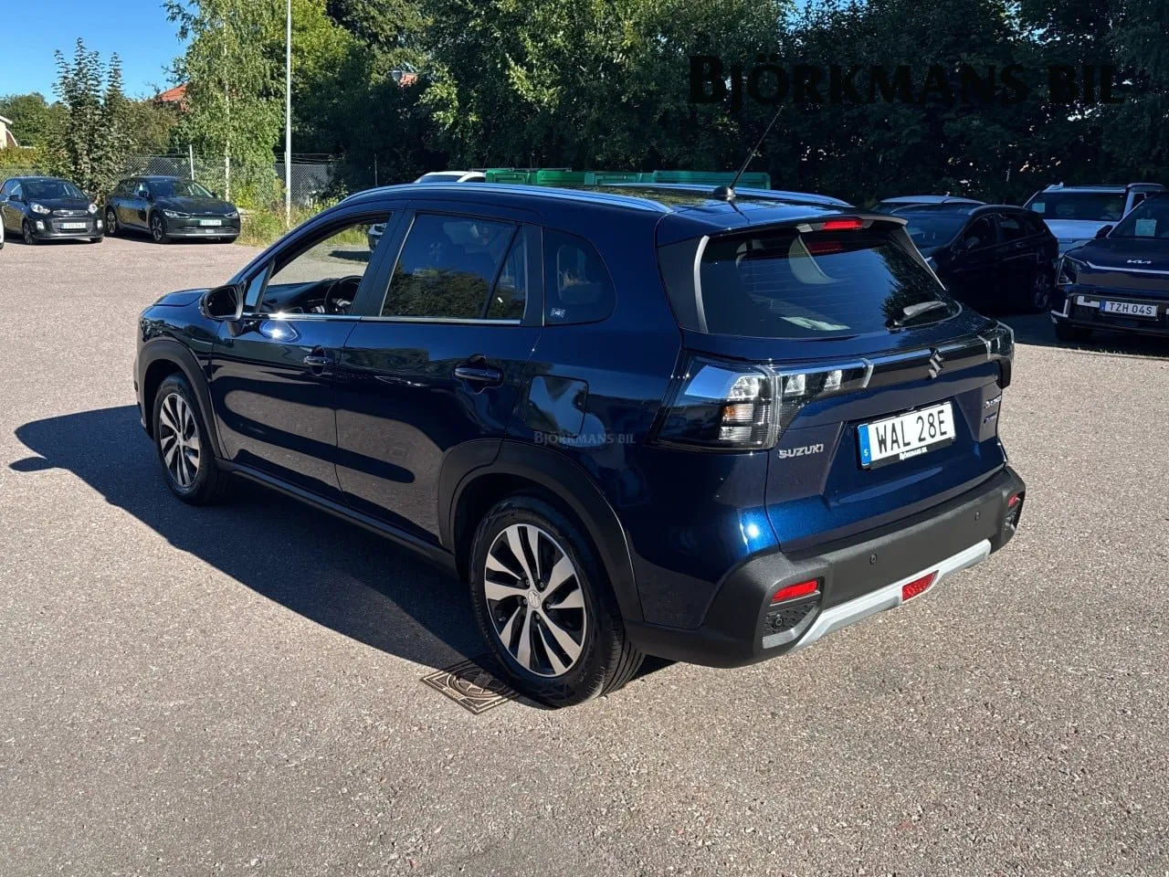 Vehicle image 5