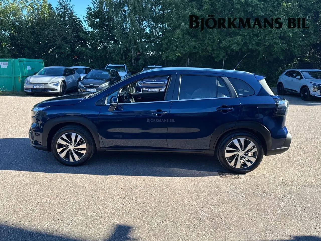 Vehicle image 3