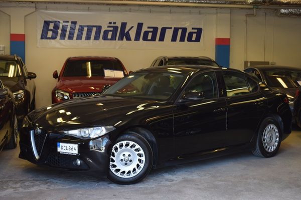Alfa Romeo Giulia 2.2 JTD 16V Advanced Efficiency Base NAV/KAMERA/PDC/S&V - 2017
