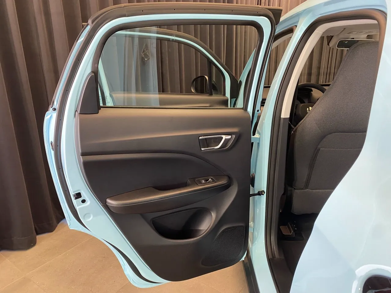 Vehicle image 36